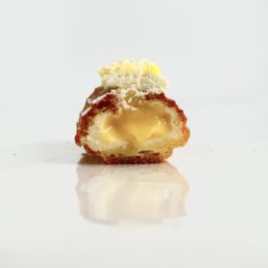 Valkosuklaa-lemon curd éclair