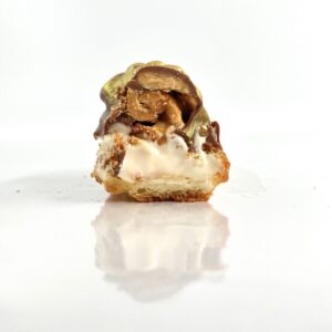 Suklaa-maapähkinät-karamelli éclair